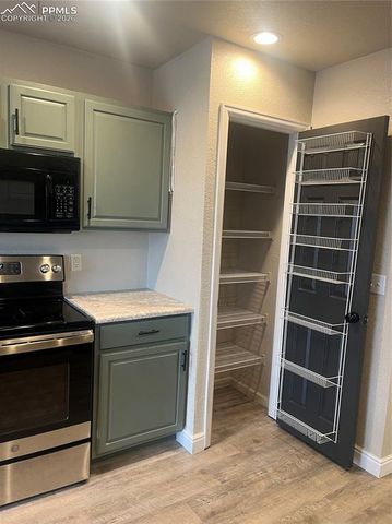 4315 Outlook Boulevard B, Pueblo, CO 81008