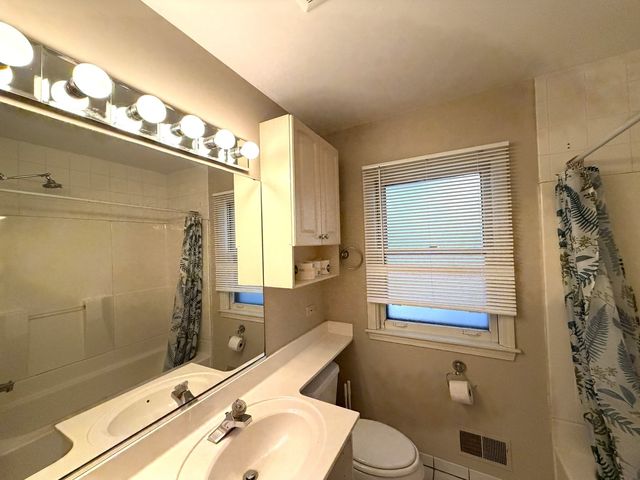 266 S Prospect Avenue, Clarendon Hills, IL 60514