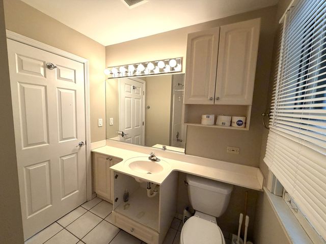 266 S Prospect Avenue, Clarendon Hills, IL 60514