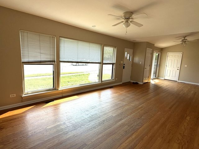 266 S Prospect Avenue, Clarendon Hills, IL 60514