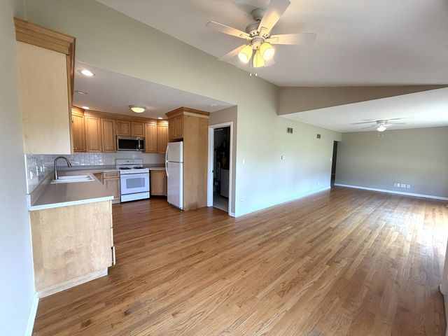 266 S Prospect Avenue, Clarendon Hills, IL 60514
