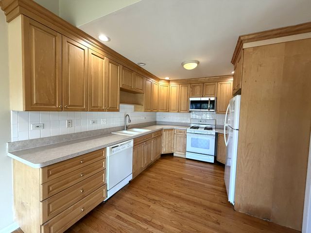 266 S Prospect Avenue, Clarendon Hills, IL 60514