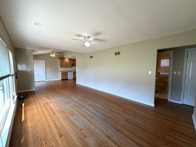 266 S Prospect Avenue, Clarendon Hills, IL 60514