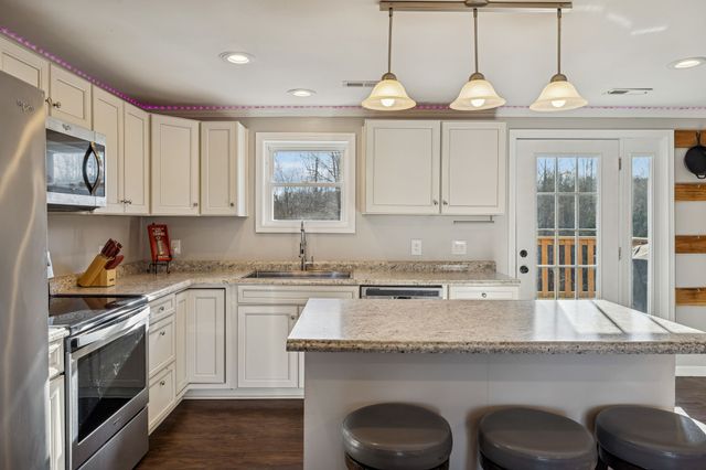 411 Purtle Rd, Lafayette, TN 37083