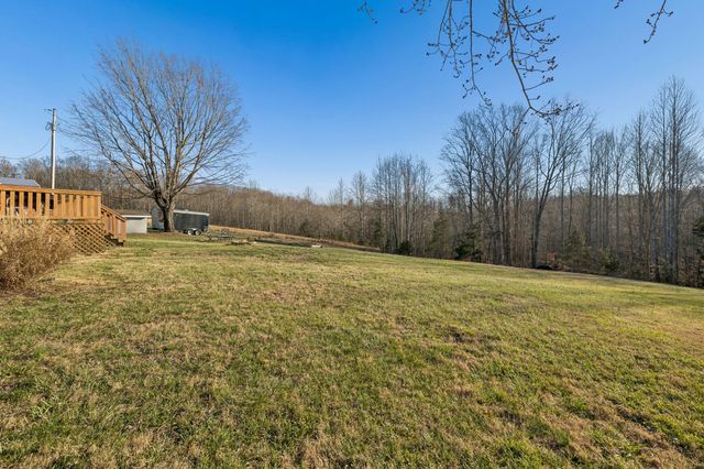 411 Purtle Rd, Lafayette, TN 37083
