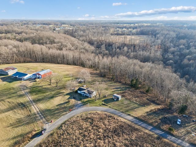 411 Purtle Rd, Lafayette, TN 37083