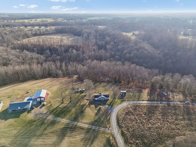 411 Purtle Rd, Lafayette, TN 37083
