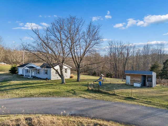 411 Purtle Rd, Lafayette, TN 37083