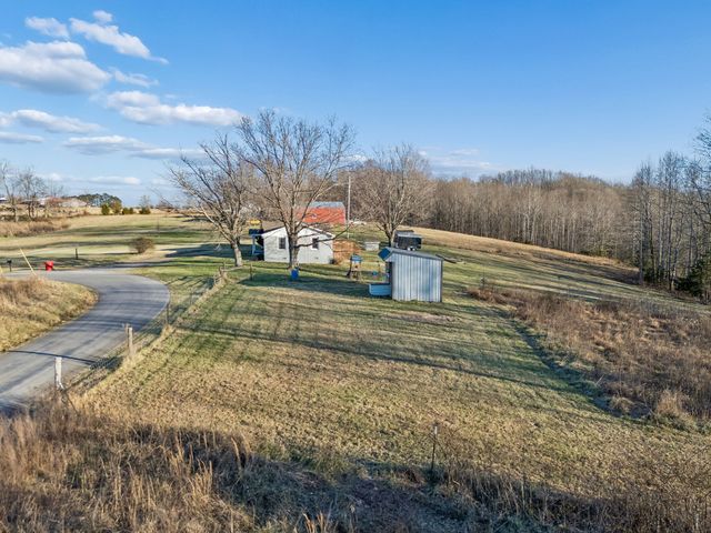 411 Purtle Rd, Lafayette, TN 37083