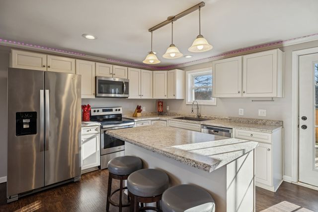 411 Purtle Rd, Lafayette, TN 37083