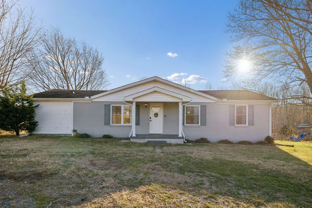 411 Purtle Rd, Lafayette, TN 37083