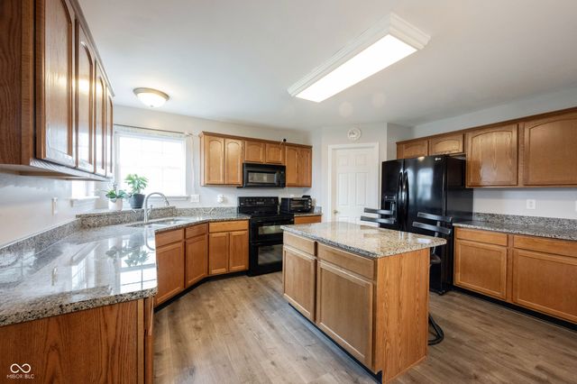 5841 W Port Drive, Mccordsville, IN 46055