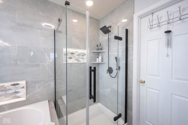 5841 W Port Drive, Mccordsville, IN 46055