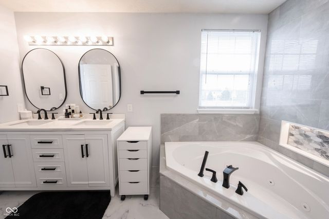 5841 W Port Drive, Mccordsville, IN 46055