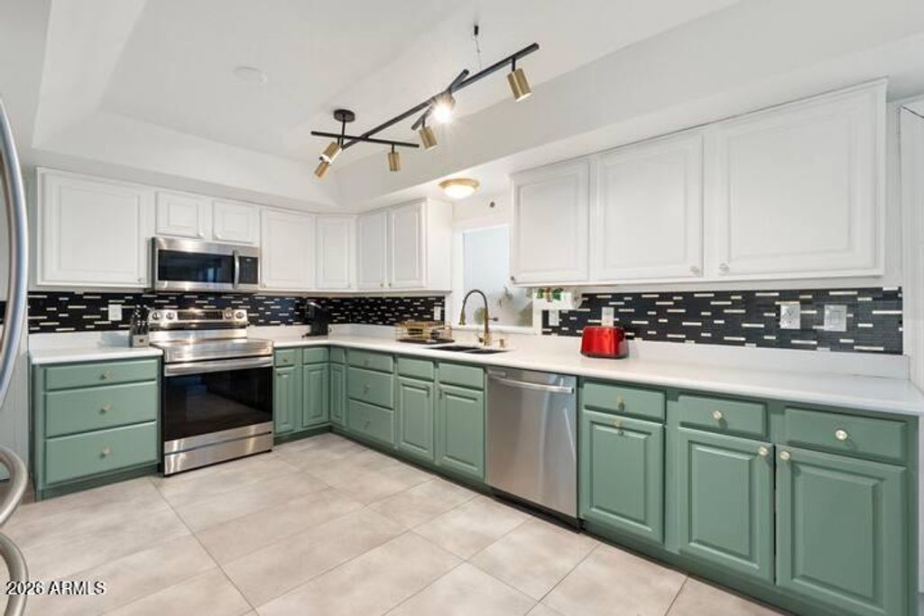 Image 10 of property listing at 7803 E MACKENZIE Drive, Scottsdale, AZ 85251