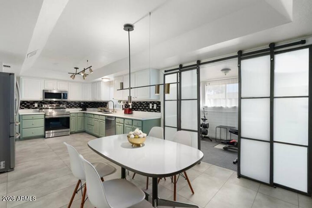Image 12 of property listing at 7803 E MACKENZIE Drive, Scottsdale, AZ 85251