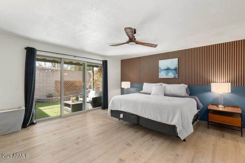 Image 15 of property listing at 7803 E MACKENZIE Drive, Scottsdale, AZ 85251