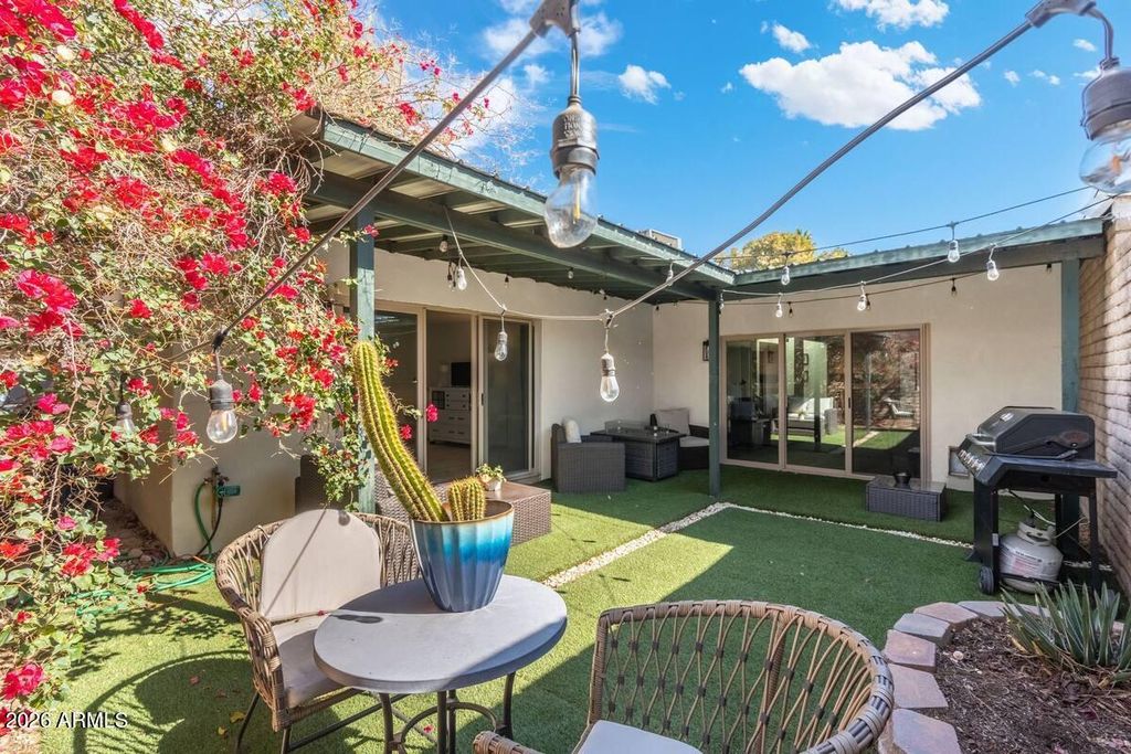 Image 25 of property listing at 7803 E MACKENZIE Drive, Scottsdale, AZ 85251