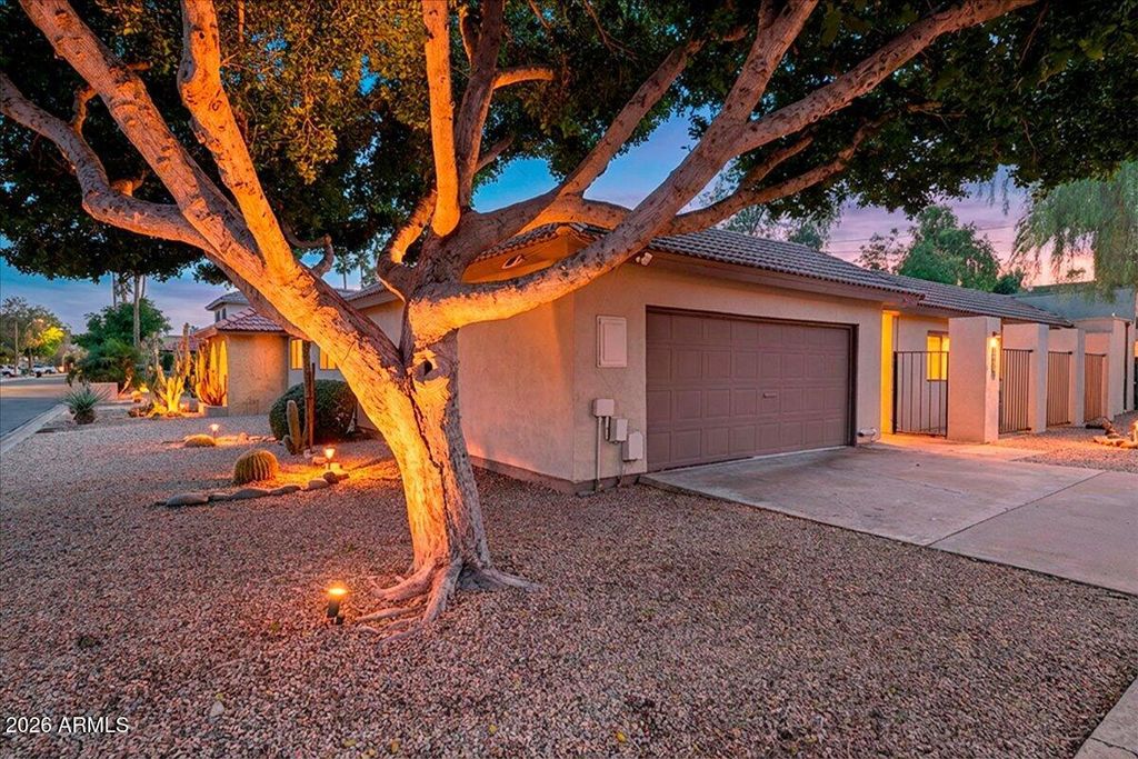 Image 26 of property listing at 7803 E MACKENZIE Drive, Scottsdale, AZ 85251