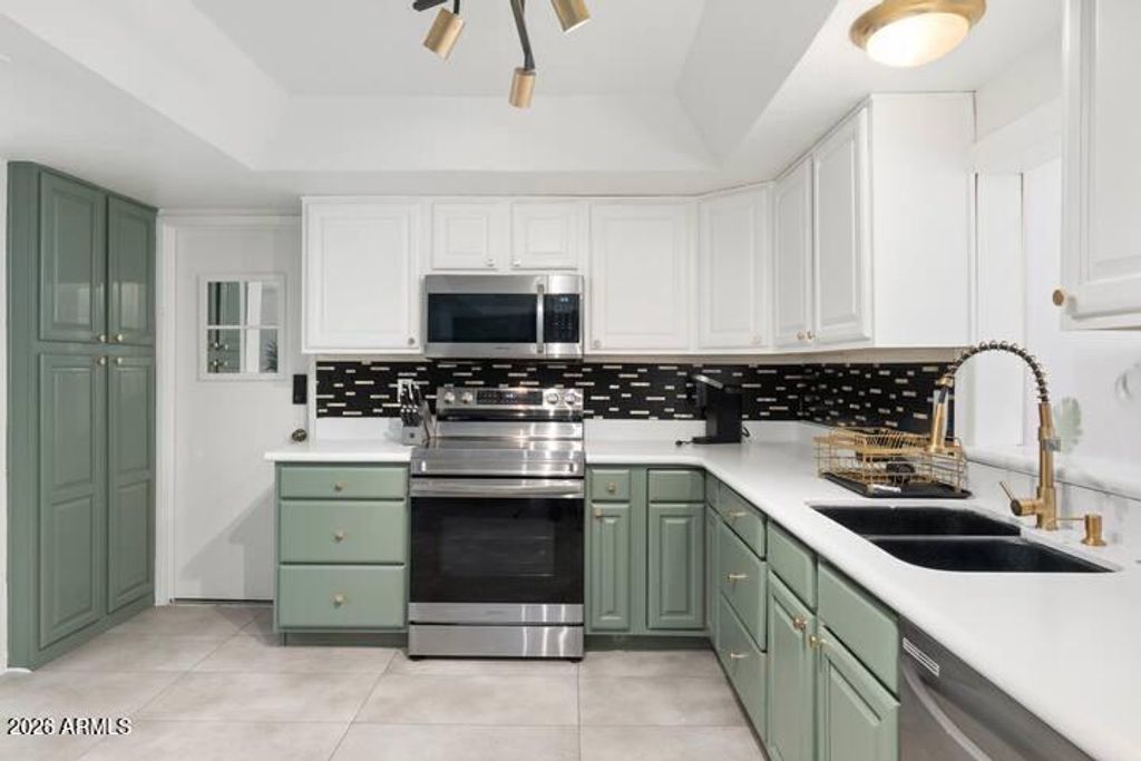 Image 8 of property listing at 7803 E MACKENZIE Drive, Scottsdale, AZ 85251