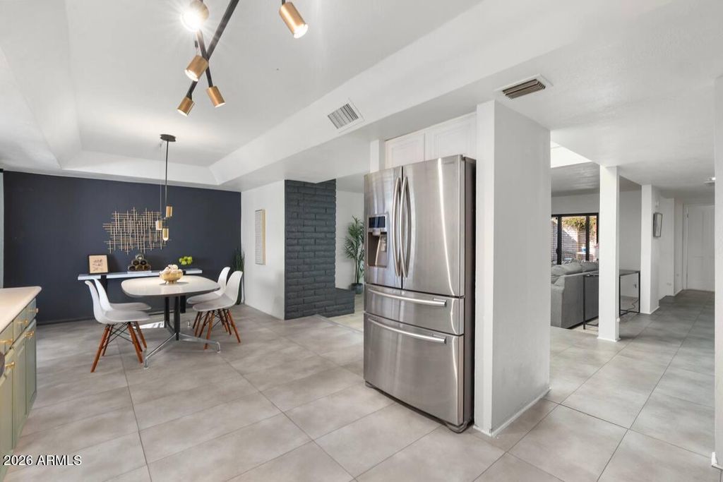 Image 9 of property listing at 7803 E MACKENZIE Drive, Scottsdale, AZ 85251