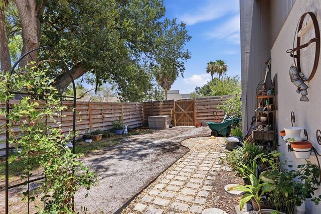 3828 EASTON STREET, Sarasota, FL 34238
