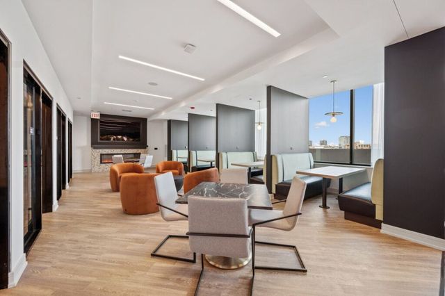 808 N Cleveland Avenue 2107, Chicago, IL 60610