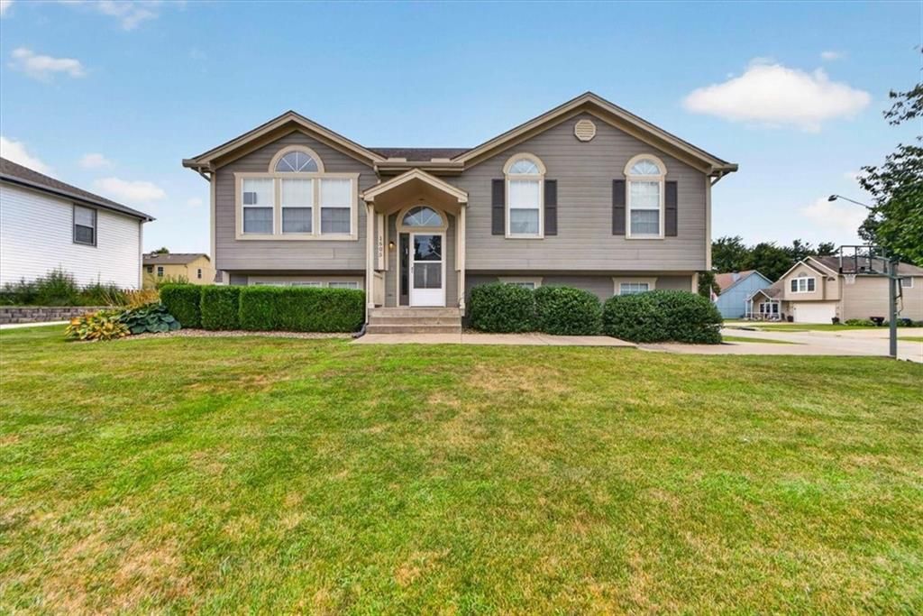 1505 Birch Drive, Greenwood, MO 64034