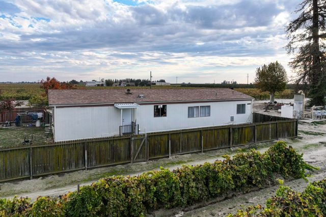 11836 S Hughes Avenue, Caruthers, CA 93609