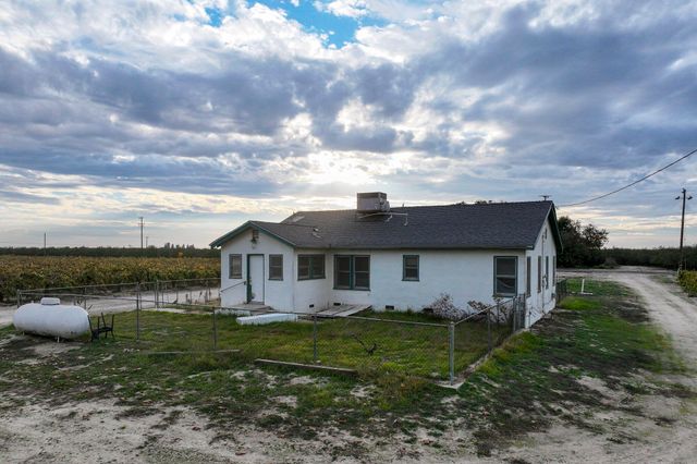 11836 S Hughes Avenue, Caruthers, CA 93609