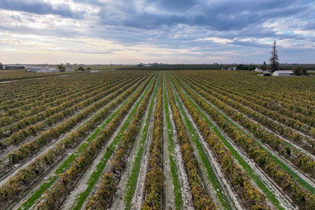 11836 S Hughes Avenue, Caruthers, CA 93609