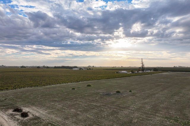 11836 S Hughes Avenue, Caruthers, CA 93609