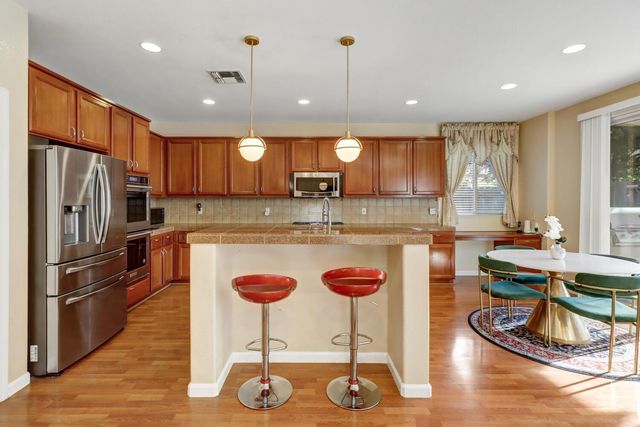 4879 Darlington Ln, Sacramento, CA 95835