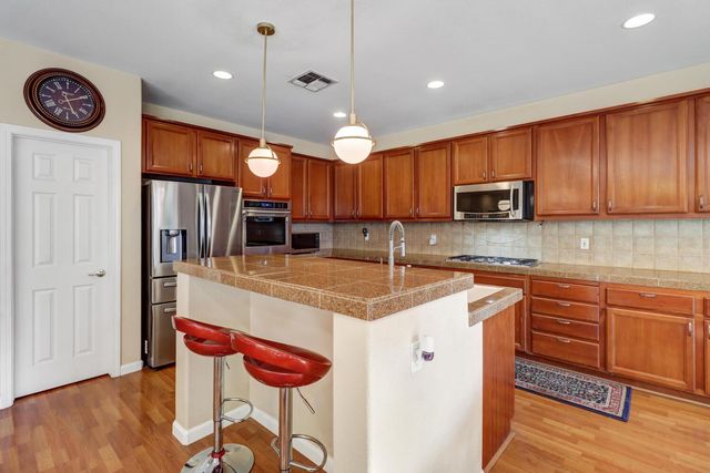 4879 Darlington Ln, Sacramento, CA 95835