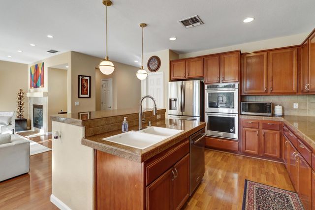 4879 Darlington Ln, Sacramento, CA 95835