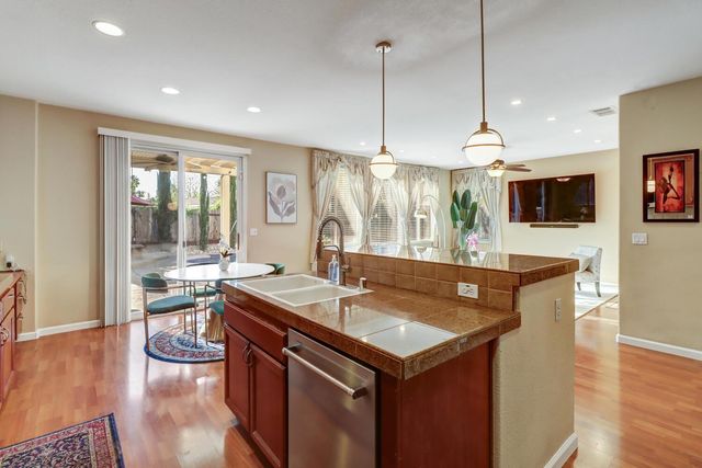 4879 Darlington Ln, Sacramento, CA 95835