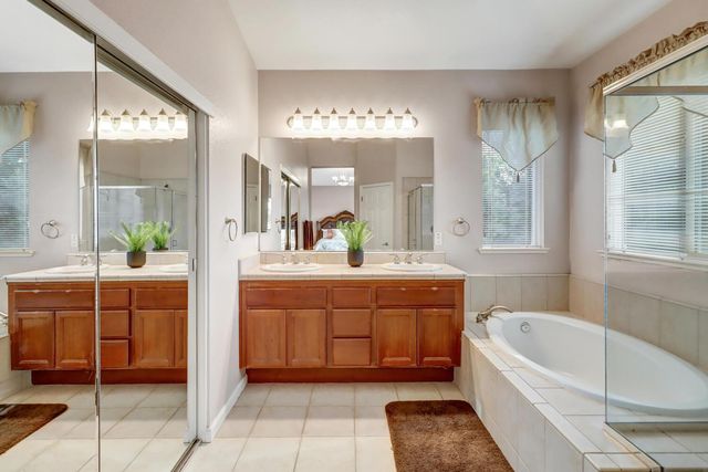 4879 Darlington Ln, Sacramento, CA 95835