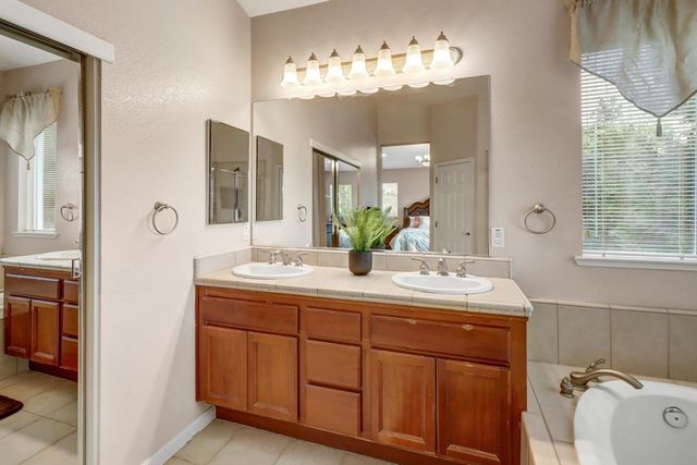 4879 Darlington Ln, Sacramento, CA 95835