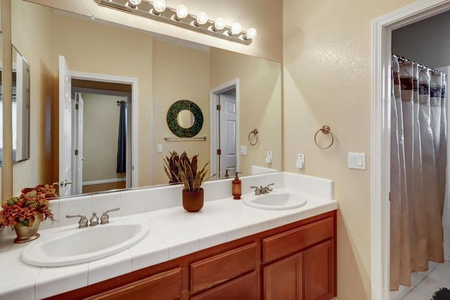 4879 Darlington Ln, Sacramento, CA 95835