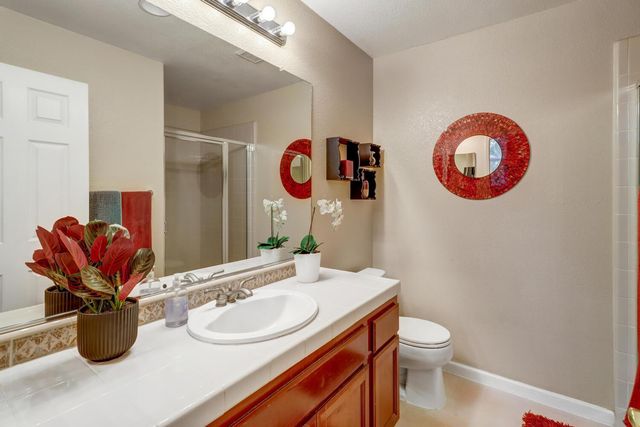 4879 Darlington Ln, Sacramento, CA 95835