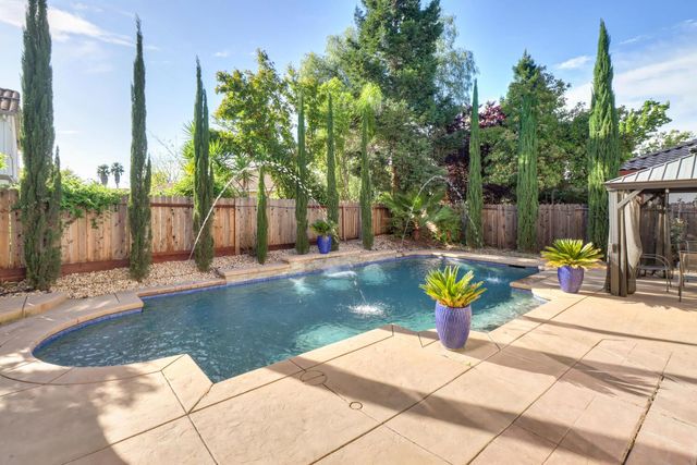 4879 Darlington Ln, Sacramento, CA 95835