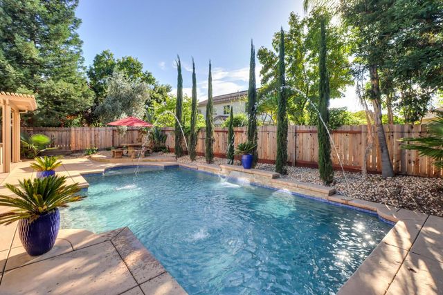 4879 Darlington Ln, Sacramento, CA 95835