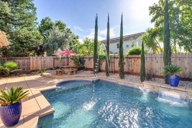 4879 Darlington Ln, Sacramento, CA 95835