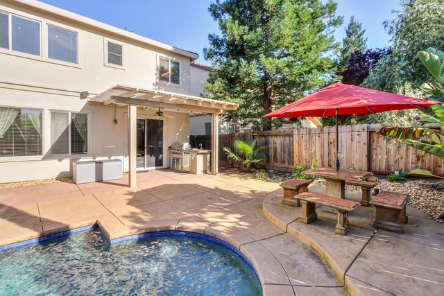 4879 Darlington Ln, Sacramento, CA 95835