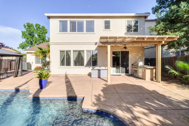 4879 Darlington Ln, Sacramento, CA 95835