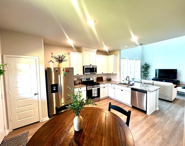 1041 Garden Sun Drive, Bellville, TX 77418