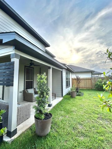 1041 Garden Sun Drive, Bellville, TX 77418