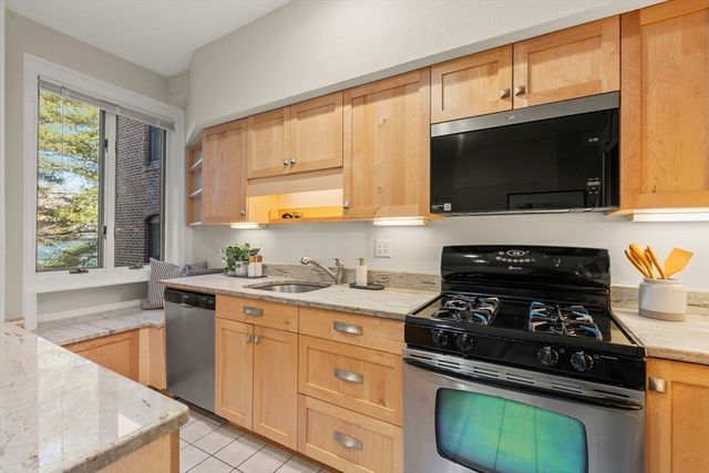 140 Fuller Street 3, Brookline, MA 02446