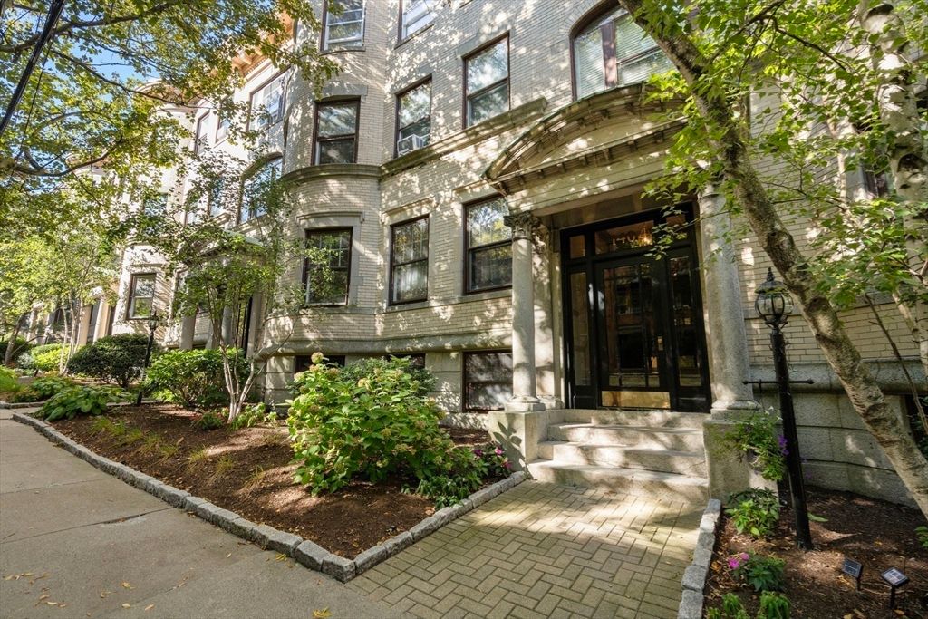 140 Fuller Street 3, Brookline, MA 02446