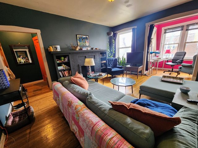 2218 N Saint Louis Avenue 2, Chicago, IL 60647